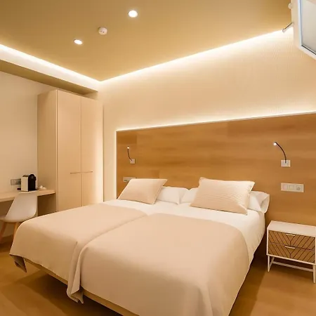 Irun Rooms 3* אירון